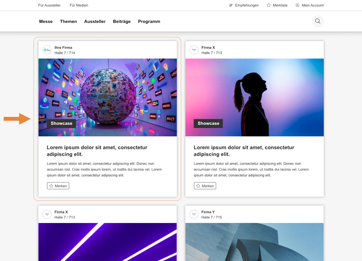 Eine Website-Oberfläche zeigt Veranstaltungslisten. Eine hervorgehobene Karte zeigt einen bunten Globus, umgeben von Bildschirmen mit der Aufschrift „Showcase“. Ein orangefarbener Pfeil zeigt auf diese Karte. Andere Karten zeigen abstrakte Kunst und Silhouetten.